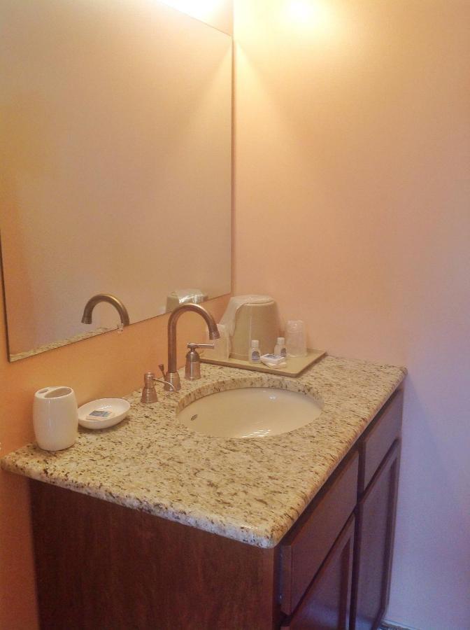 Jefferson Inn And Suites الغرفة الصورة